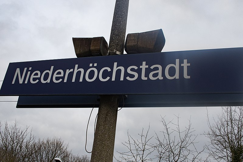 File:Bahnhof Niederhöchstadt-0029.jpg