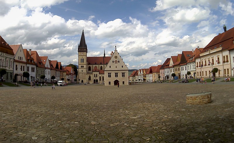 File:Bardejov, Radnicne namestie.jpg