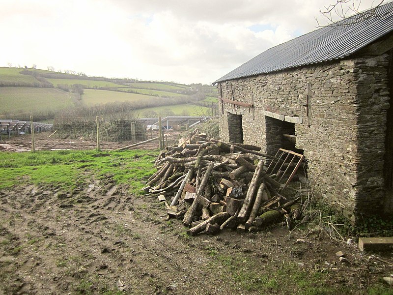 File:Barn near Hazard - geograph.org.uk - 3864300.jpg