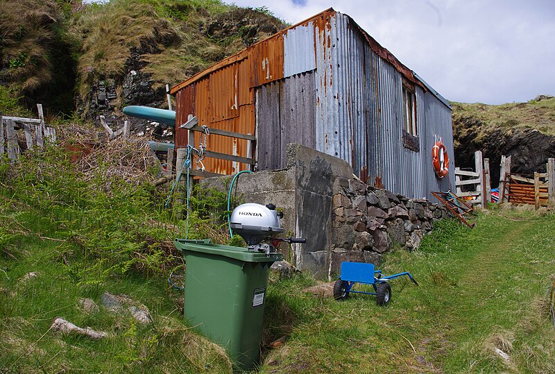 File:Beach hut, Fladday - geograph.org.uk - 6173720.jpg