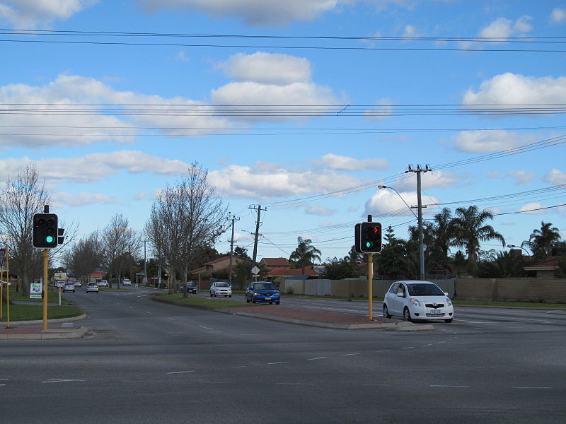 File:Beechboro Rd S from Benara.jpg