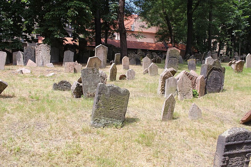 File:Beit Kevaroth Jewish cemetery Prague Josefov IMG 2780.JPG