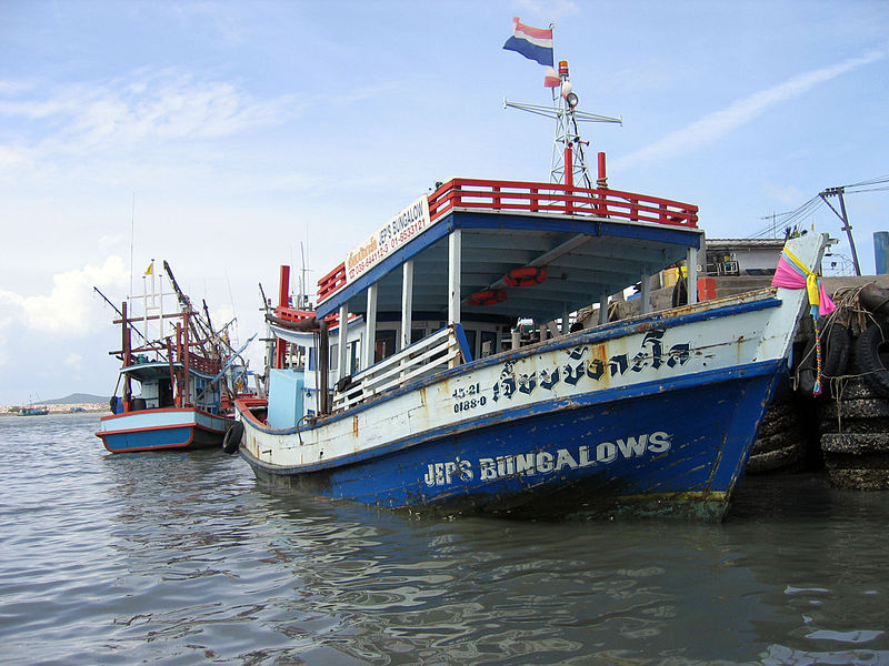 File:Boat transport Ban Peh.jpg