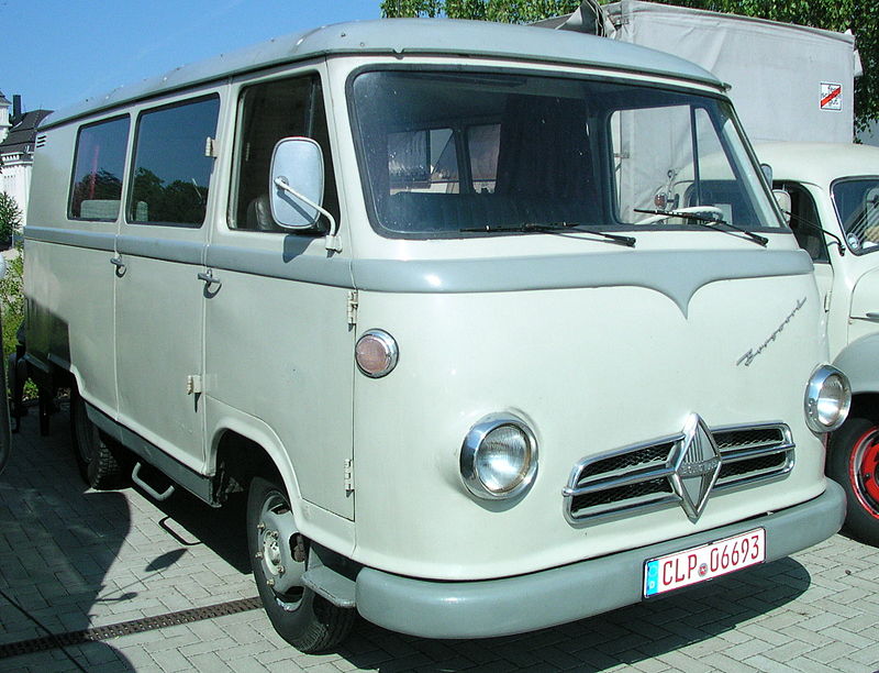 ** Borgward ** 800px-Borgward_611_Bus