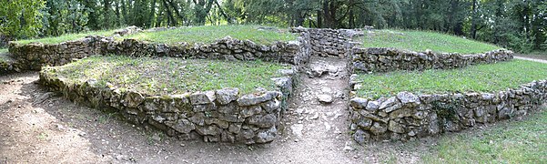 Chambre E1 à gauche, chambre E2 à droite (vue déformée, courbée).