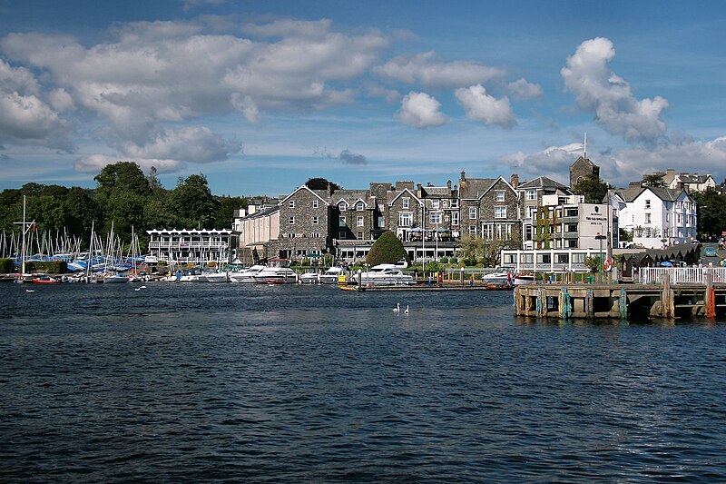 File:Bowness Pier - panoramio (1).jpg