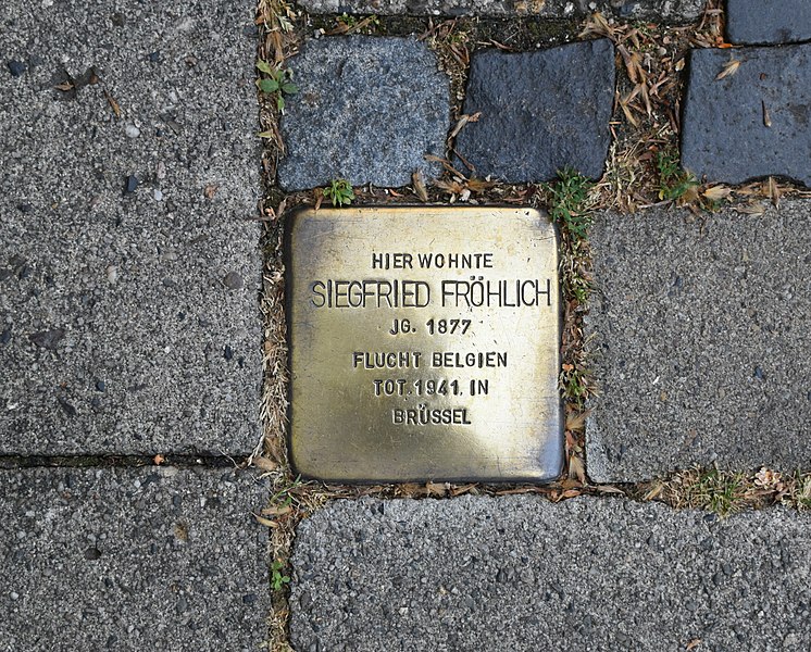 File:Braunschweig John-F.-Kennedy-Platz 5 Stolperstein.jpg