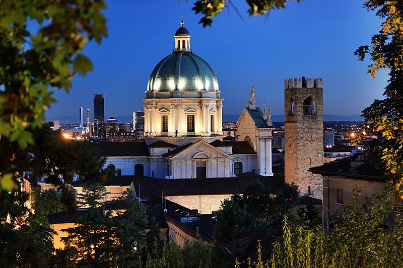 File:Brescia - Duomo Nuovo visto dal castello.jpg