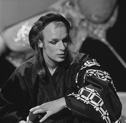 Brian eno. Брайан ино. Brian Eno 1974. Брайан ино в 1974. Брайан ино в молодости.