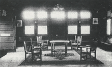 The 1906 station's original decor Briarcliff Manor station interior.png