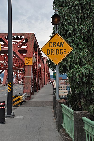 File:Broadway Bridge Portland - drawbridge sign at NE end.jpg