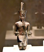 Roi koushite agenouillé à la couronne rouge de Basse-Égypte, 670 av. J.-C. Statuette. Bronze. Neues Museum