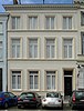 Burgerhuis met neoclassicistische gevel