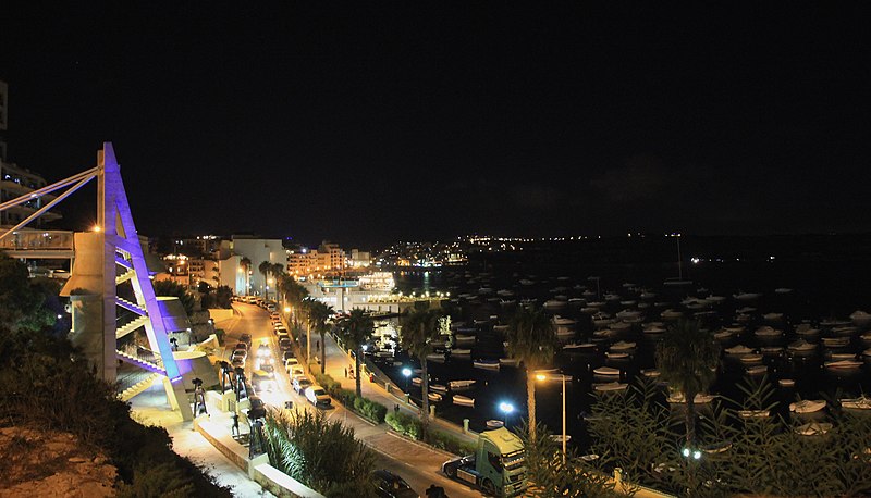 File:Bugibba harbour night Malta 3.jpg