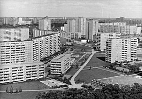Bundesarchiv Bild 183-1987-0128-310, Berlin, Marzahn, Neubaugebiet, Wohnblocks.jpg