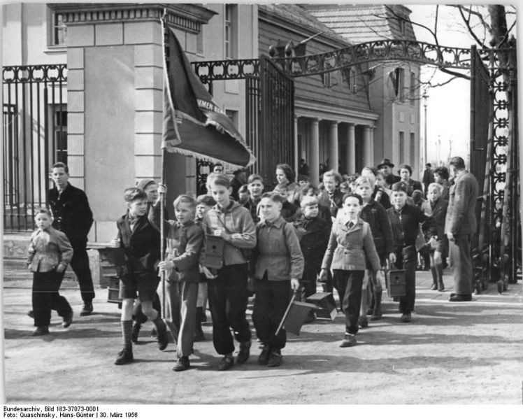 File:Bundesarchiv Bild 183-37073-0001, Berlin, Tierpark, Eingang.jpg