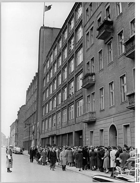 File:Bundesarchiv Bild 183-72299-0001, Berlin, Wallstraße, Gewerkschaftshaus.jpg