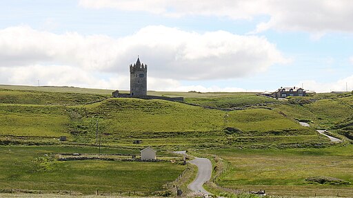 Burren Way & Doonagore Castle, Doolin (506354) (27001367350)