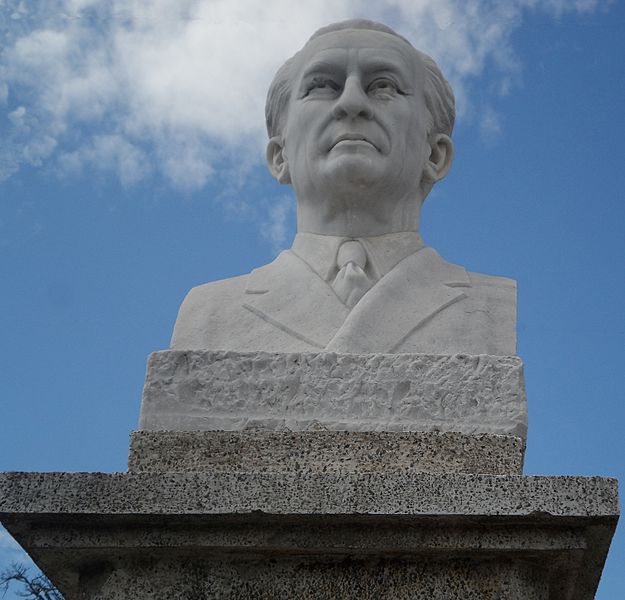 File:Busto del poeta y escritor guatemalteco Humberto Porta Mencos.jpg