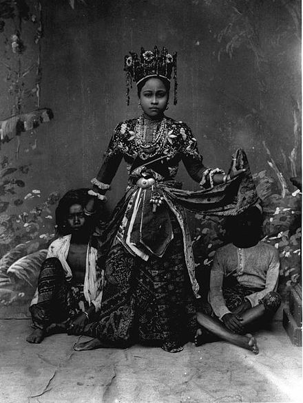 Balladora de Ronggeng, dansa local, Batavia 1875-1885