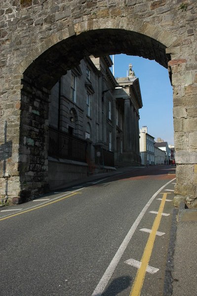 File:Caernarfon Crown Court - geograph.org.uk - 823445.jpg