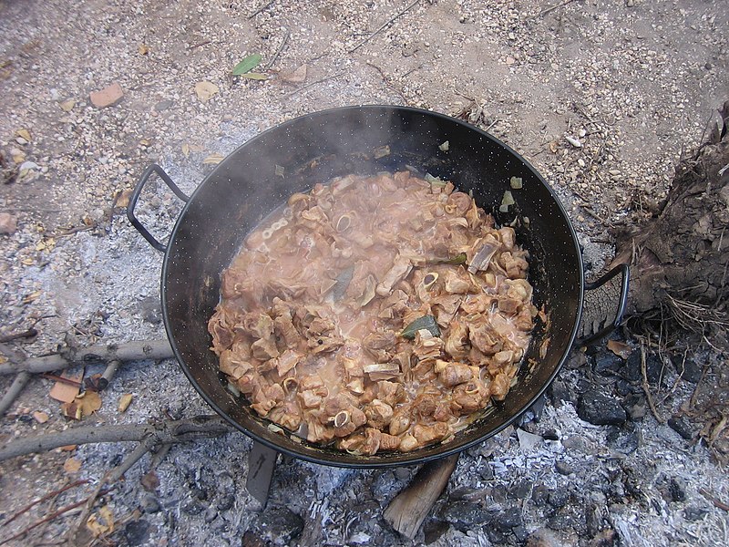 File:Caldereta de Quintanar de la Orden - panoramio.jpg