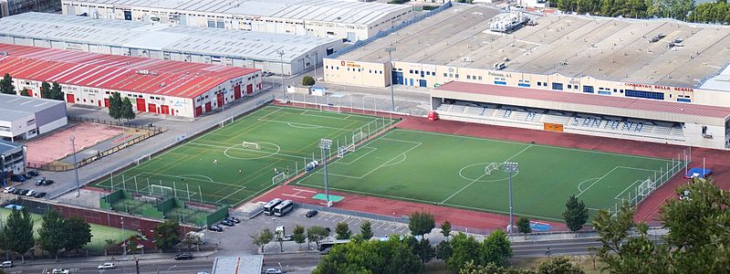 File:Campos de futbol el paloma santoña.jpg