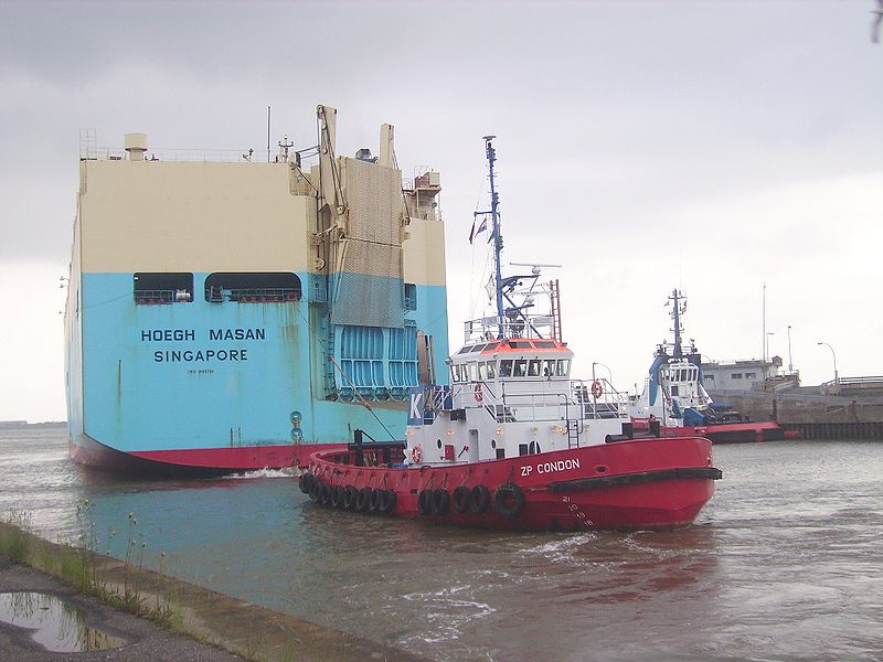 File:Car carrier Hoegh+tugboat ZP Condon.jpg