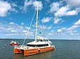 Le Côte d’Argent, un maxi catamaran de 5 mètres de long sur 9 mètres de large, spécialement conçu pour des balades et des croisières au cœur du bassin d’Arcachon et autour du banc d’Arguin face à la dune du Pilat.