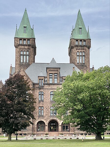 File:Central Wing, Old Buffalo State Hospital, Richardson Olmsted Complex, Elmwood Village, Buffalo, NY - 52595569906.jpg