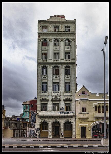 File:Centro Habana (36398294544).jpg