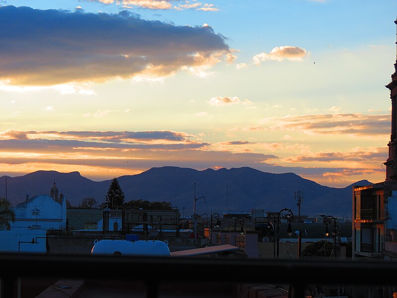 File:Cerro del muerto en el atardecer desde la terraza del Café Coyoacán 02.jpg