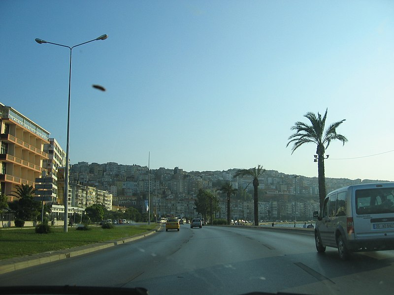 File:Cesme'ye dönerken izmir sahil yolu - panoramio.jpg