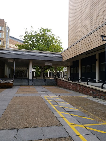 File:Chemistry building, University of Bristol.jpg