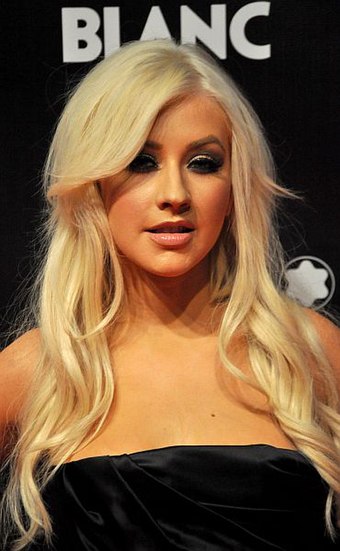 Aguilera attending a beneficent event promoted by Montblanc in 2010