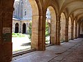 Cloître de l'abbaye de Lagrasse (Aude)