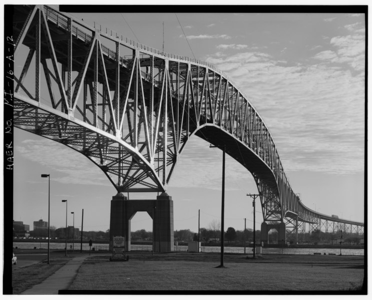 File:DETAIL OF MAIN SECTION OF BRIDGE FROM WEST (AMERICAN) SIDE. VIEW TO NORTHEAST. - Blue Water Bridge, Spanning St. Clair River at I-69, I-94, and Canadian Route 402, Port Huron, HAER MICH,74-POHU,1A-12.tif