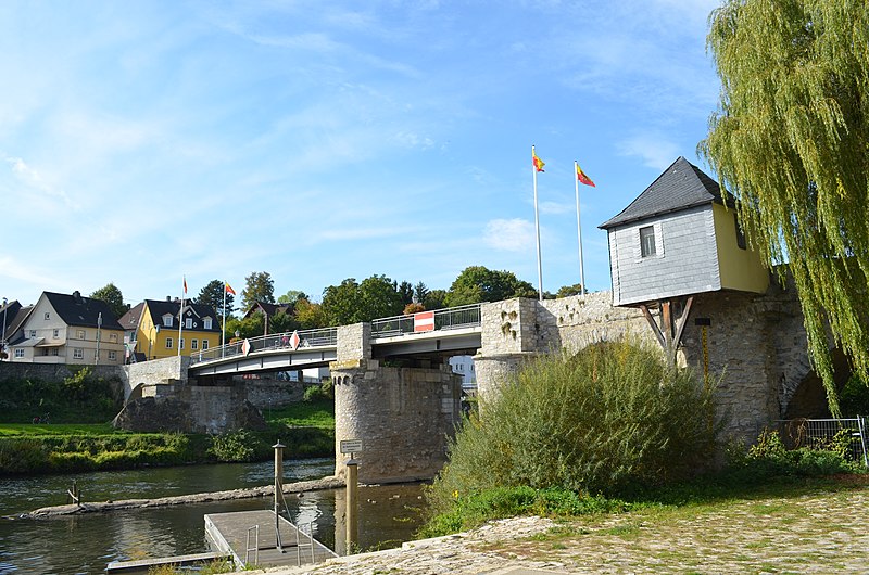 File:Diez, alte Lahnbrücke.JPG