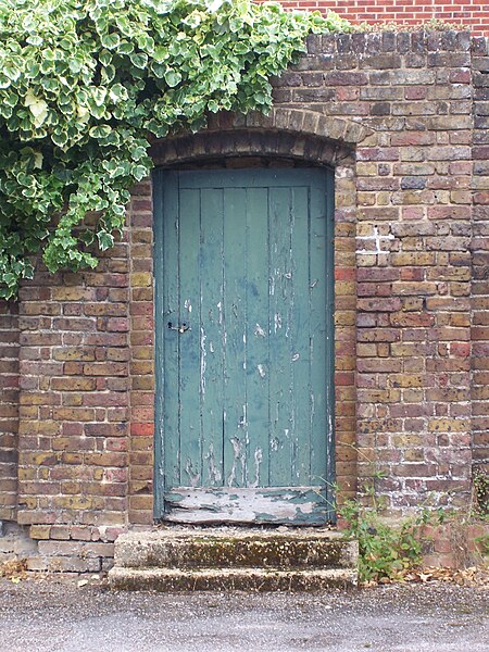 File:Doorway to Park House, RAF Uxbridge.jpg