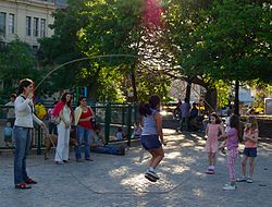 Children playing double Dutch in Buenos Aires DoubleDutchBA.jpg