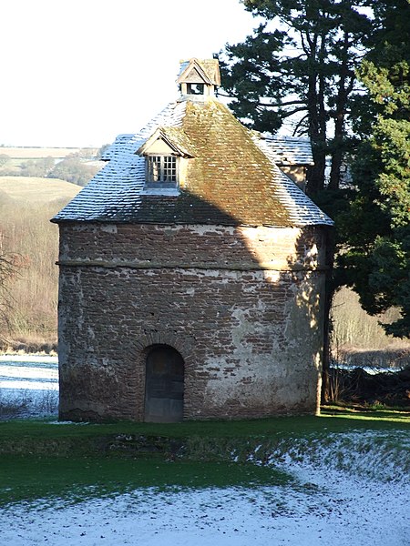 File:Dovecote at Kyre Park - geograph.org.uk - 1736496.jpg