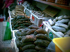 Concombres de mer sur un marché en Asie.