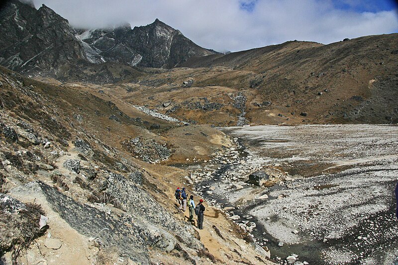 File:Dzongla to Lobuche-68-Ebene-2007-gje.jpg