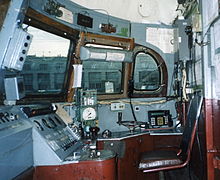 Führerstand des ЭР2 bis Nr. 1027 mit dem System АЛСН, einem mechanischen Geschwindigkeitsmesser und gleichfalls mit САВПЭ