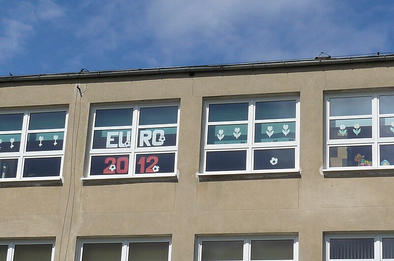 File:EURO 2012 school Piotrowo Poznan.JPG