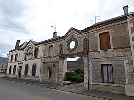 Ensemble de bâtiments daté 1866 rue Chanzy Terminiers Eure-et-Loir France.jpg