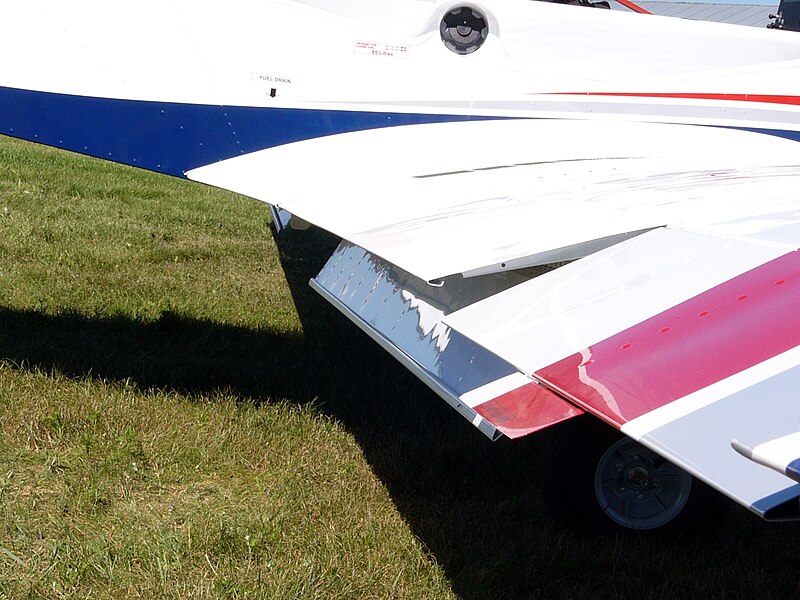 File:Evektor-Aerotechnik Sportstar C-ILUV 08 showing split flap.JPG
