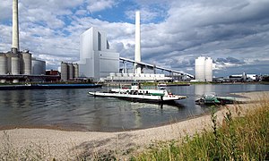 Vor dem Altriper Ufer, bei regem Schiffsverkehr