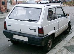 Fiat Panda con la llegada del restyling la matrícula en
la parte trasera pasa a situarse en el parachoques