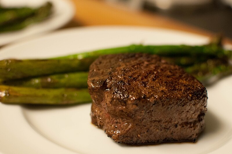 File:Filet Mignon with Asparagus Spears.jpg